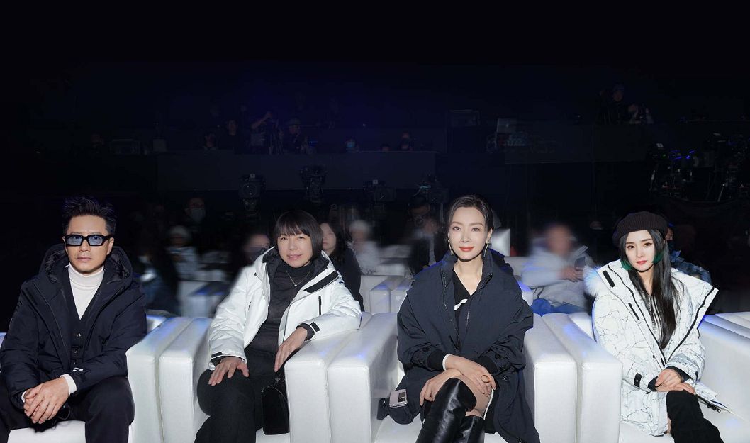 女装羽绒服品牌比较好的推荐（羽绒服哪个品牌价格不贵又保暖）(8)