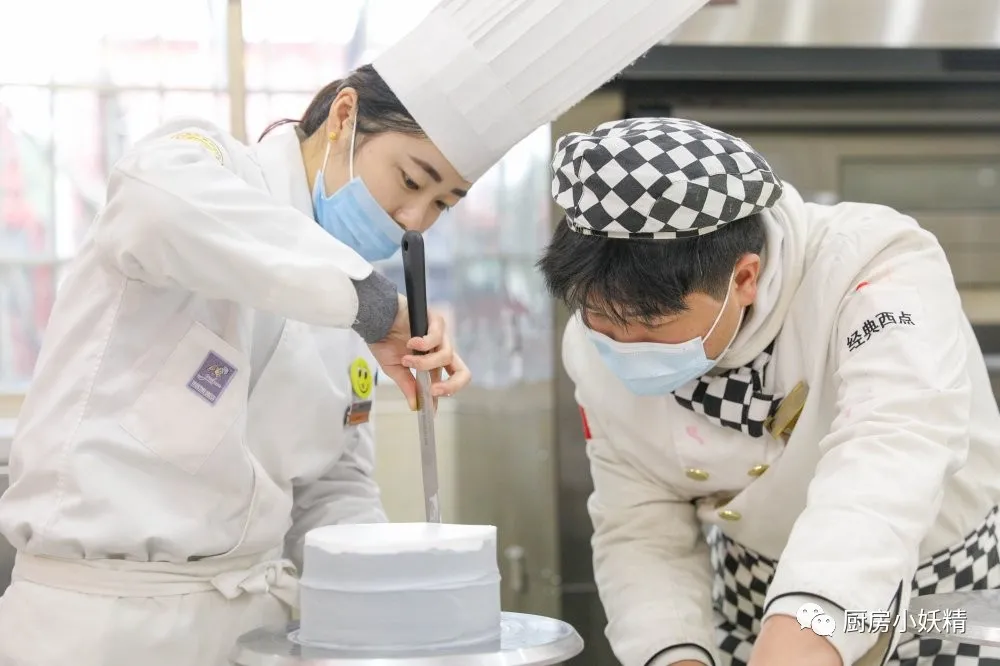 微信卖蛋糕宣传语(私房烘焙店朋友圈怎么发)(13)