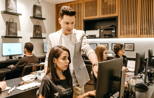 微信推广外包公司要考虑哪些方面（企业微信客服外包公司怎么选）(1)